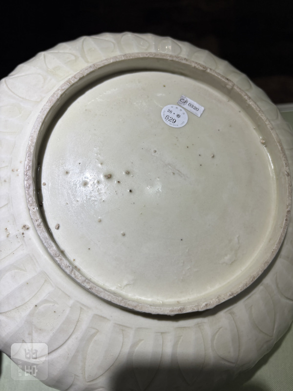 明 白瓷刻划鱼藻纹大钵 - 图10